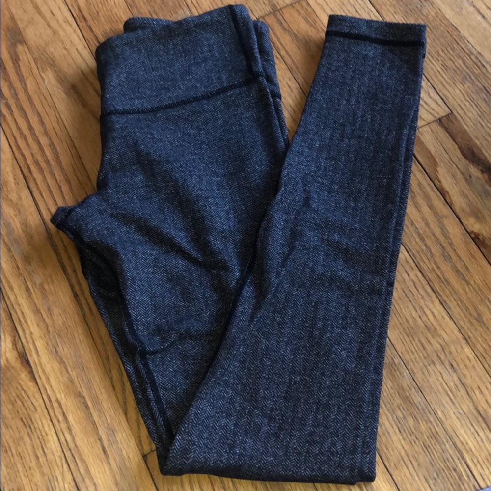 Black and white lululemon pants